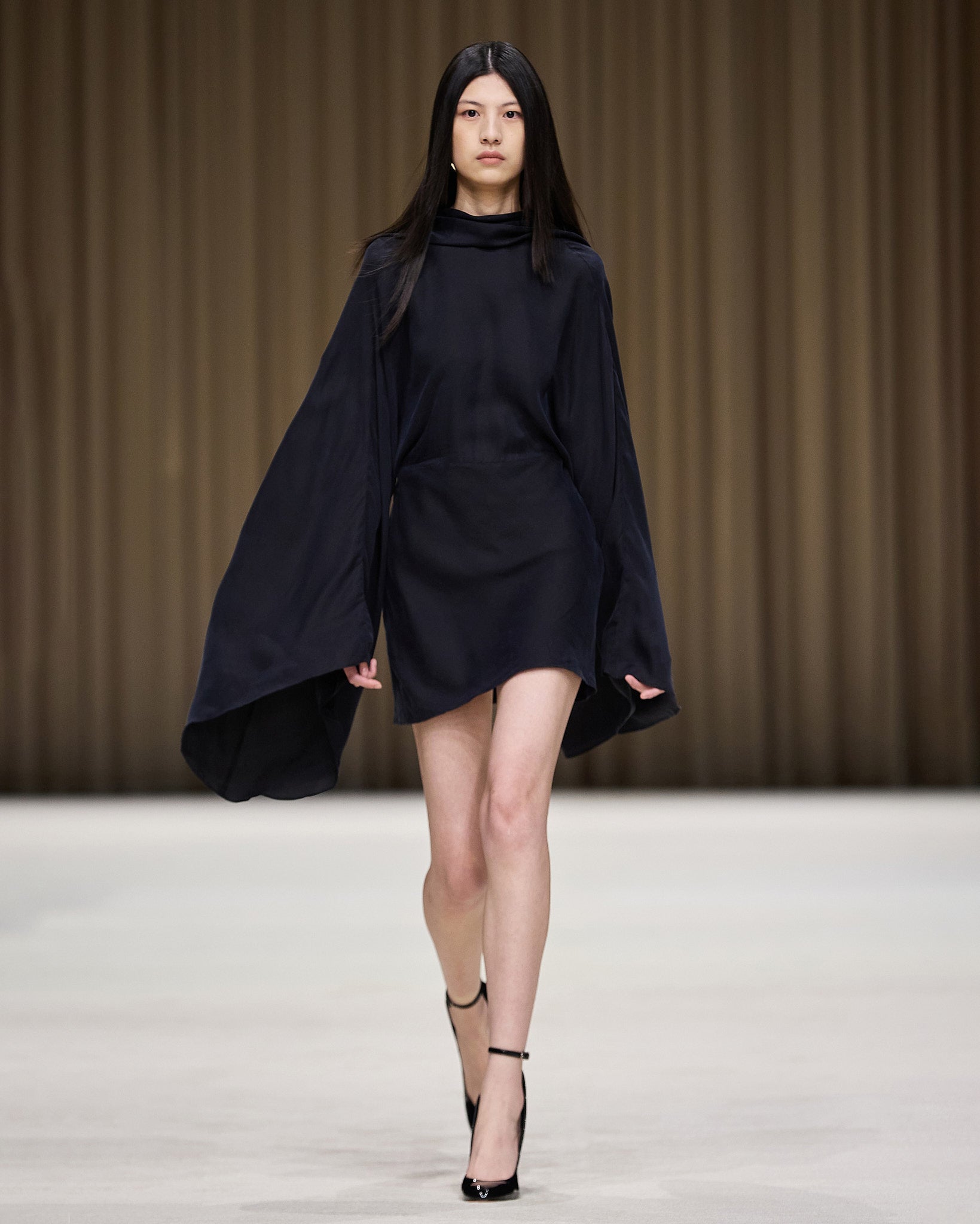Leo Dress in Black Beauty
