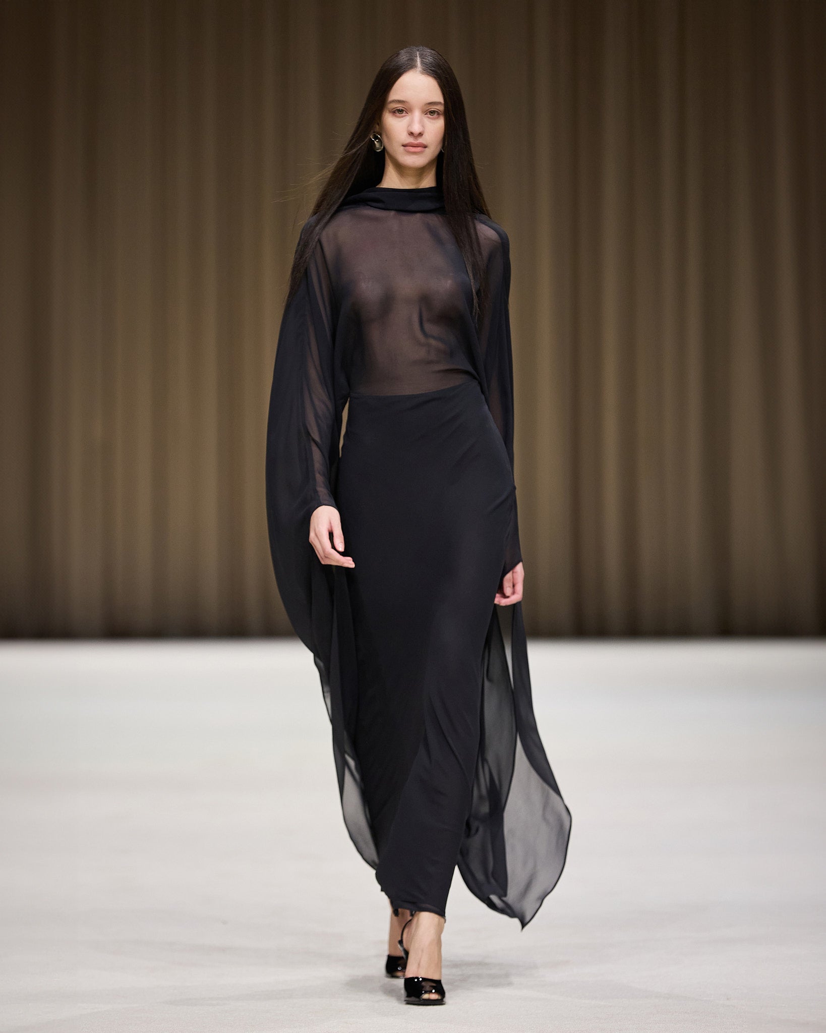 Elara Dress in Black Beauty
